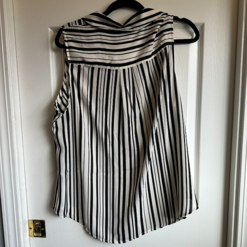 NWT Torrid Madison Georgette Button-Up Sleeveless Shirt - Picture 5 of 5